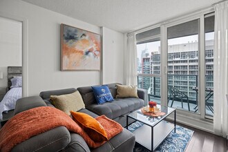 Building Photo - 211 Fort York Blvd