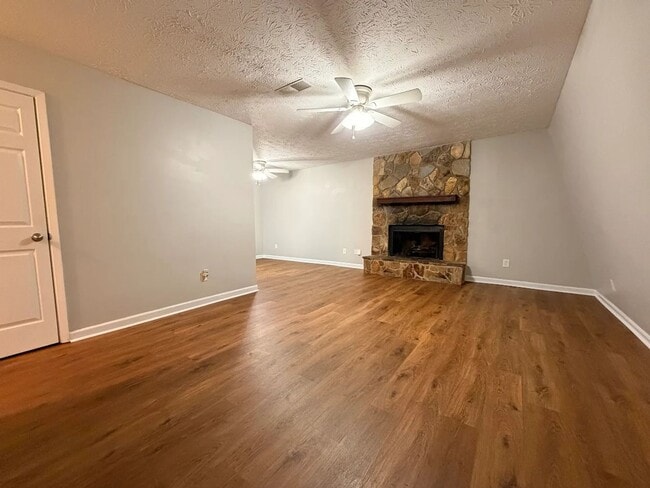 Building Photo - 205-207 Rustwood Dr Rustwood Dr