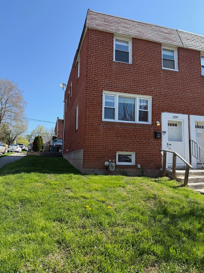 Foto del edificio - 1219 Tyler St