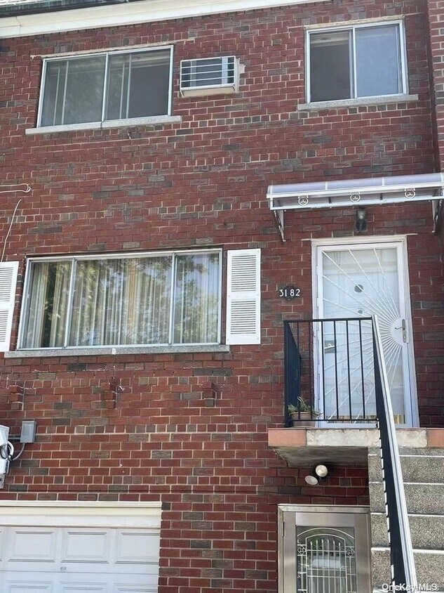 Primary Photo - 3182 Barkley Ave