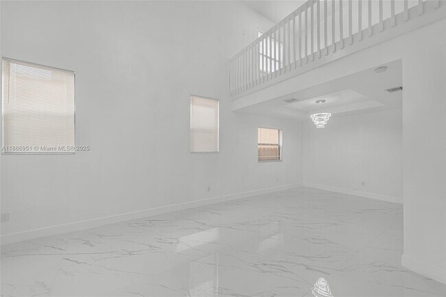 Building Photo - 642 SE 37th Pl