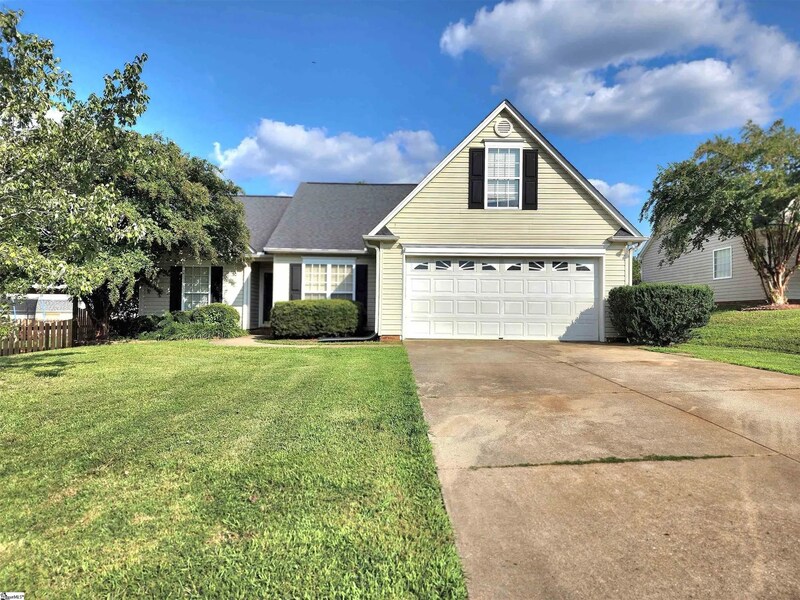 216 Crestwood Ct, Easley, SC 29642 House Rental in Easley, SC