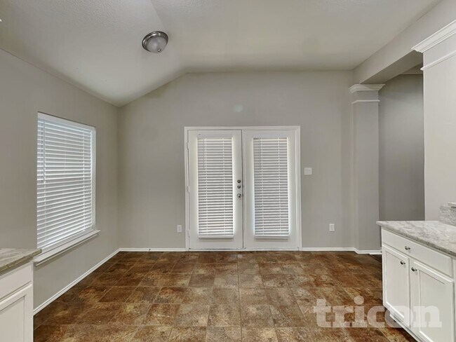 Foto del edificio - 630 Azalea Dr