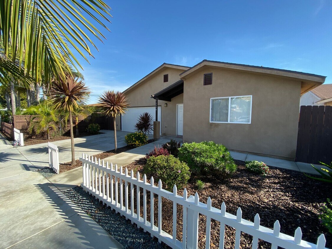Foto principal - Coastal Living in Imperial Beach - Spaciou...