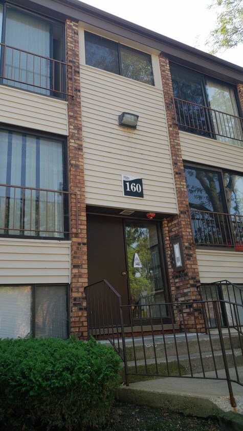 Primary Photo - 160 Gladstone Dr