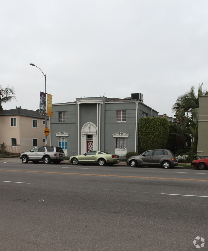 Building Photo - 1617 Hillhurst Ave