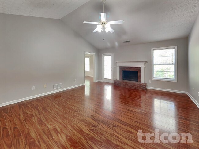 Foto del edificio - 515 Plantation Creek Dr