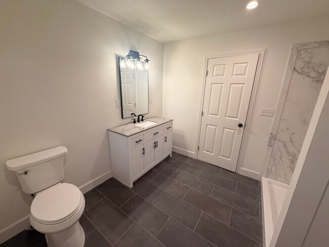 Foto del edificio - 2203 Crestview St