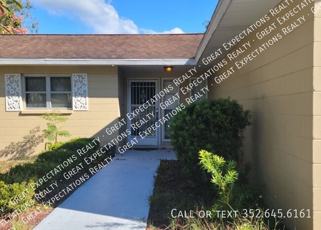 Building Photo - 523 Bahia Cir Track