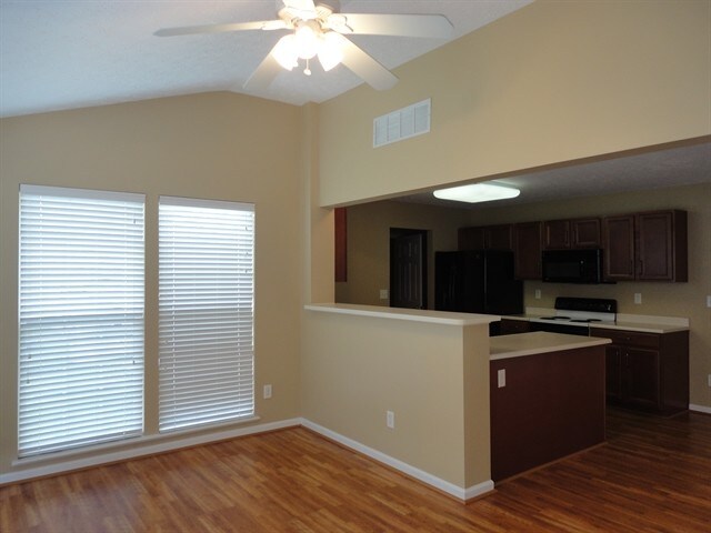 Building Photo - 504 Indian Lake Dr