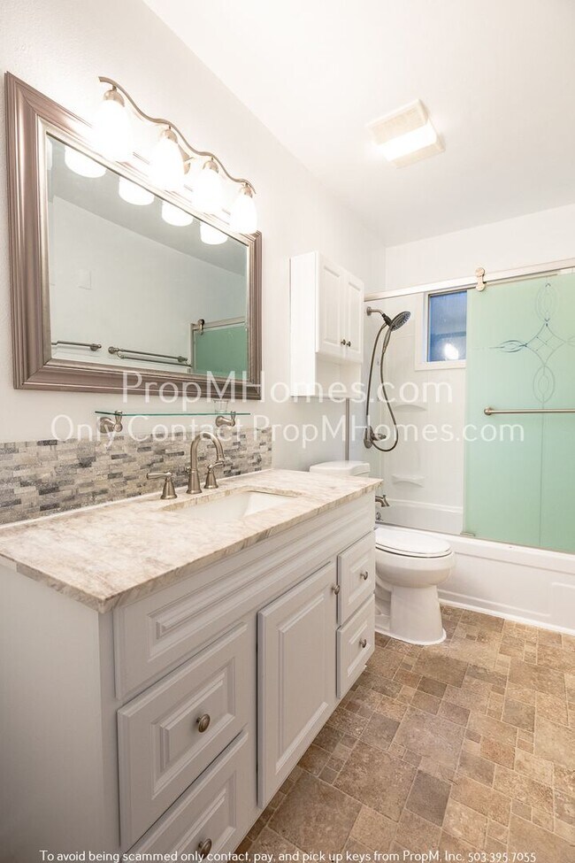 Building Photo - 402 NE 63rd Ave