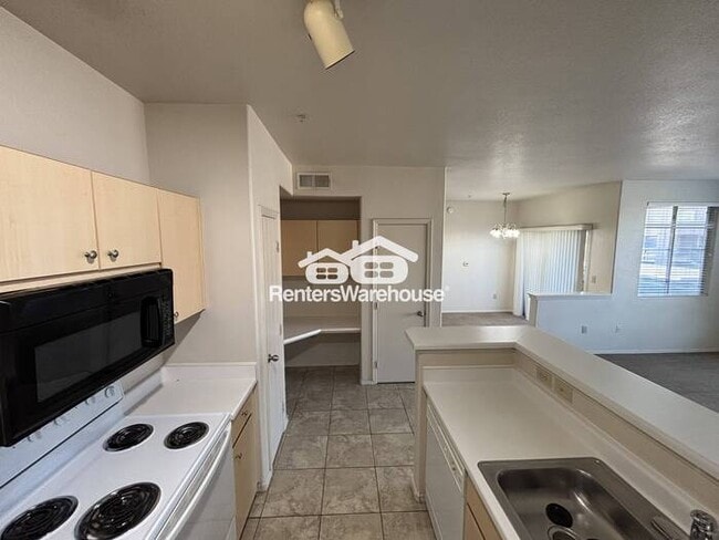 Building Photo - Beautiful Condo The Cliff At North Mountain!
