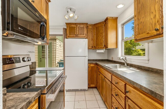 Foto del edificio - Craftsman Style Rambler~Historic District