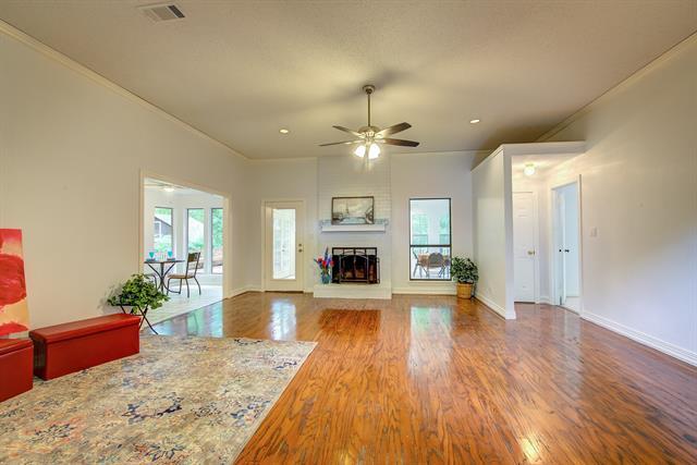 Foto del edificio - 323 Berry Ln