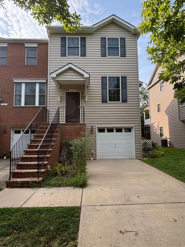 Building Photo - 115 Acorn Dr