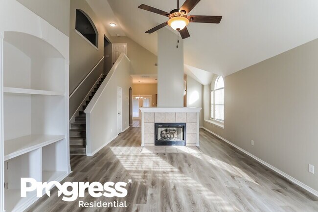 Foto del edificio - 660 Crystal Brook Dr