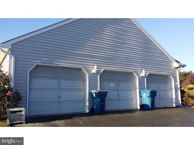 Building Photo - 221 Darlington Cir