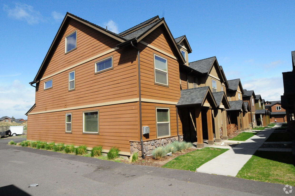 Primary Photo - Fairhaven Townhomes