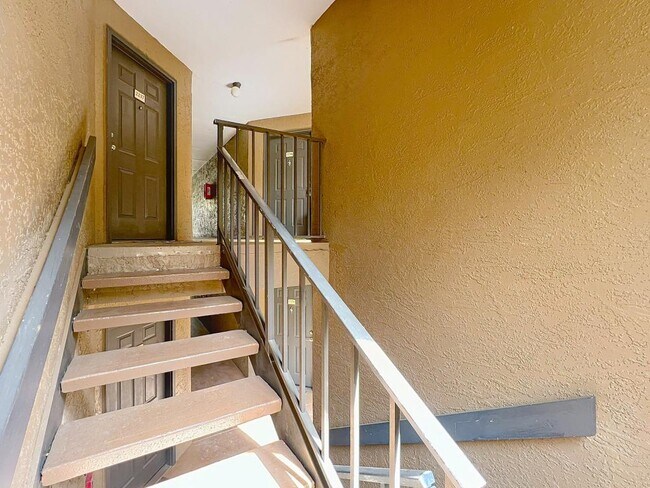 Foto del edificio - 4540 Commander Dr