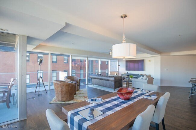 Foto del edificio - 701 W Lakeside Ave