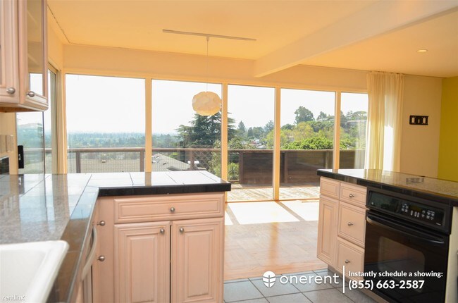 Building Photo - 3 br, 2 bath House - 55 Hillcrest Road -