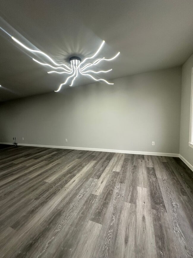 Foto del edificio - Beautiful 4 Bedroom 3 Bathroom Home in Everett!