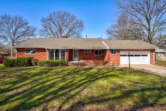 Building Photo - 1419 Crescent