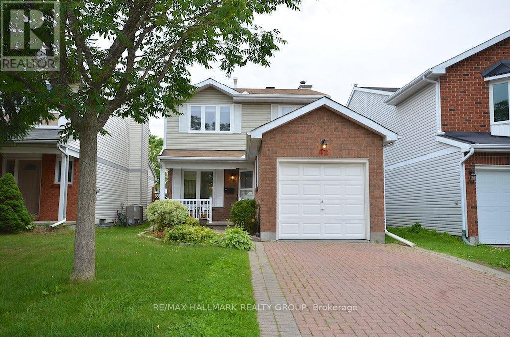 Photo principale - 42 Saddle Crescent