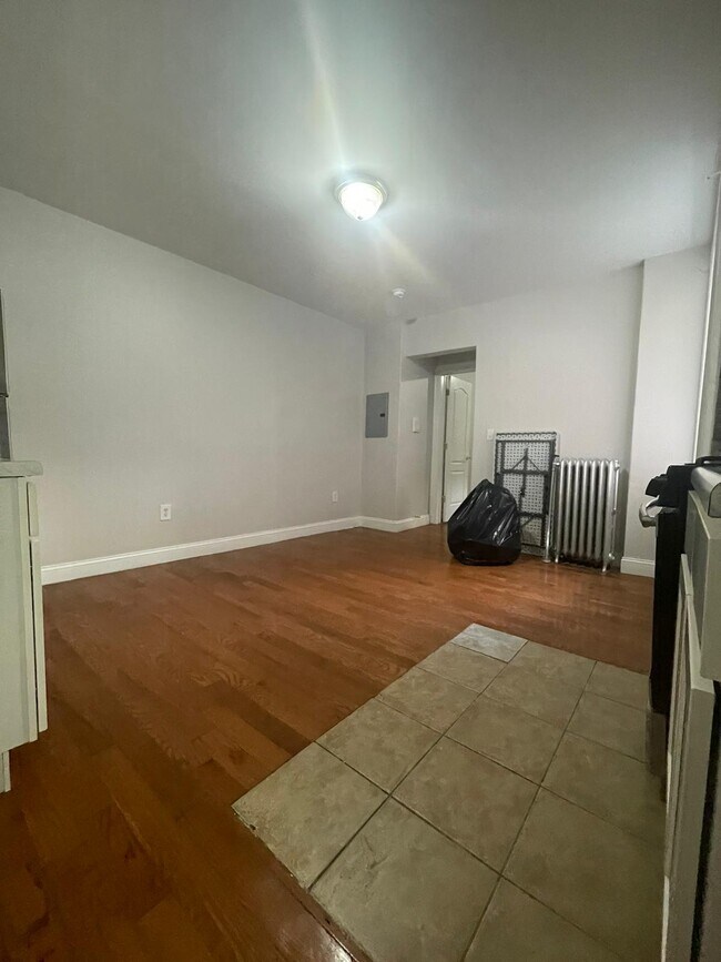 Unit 28 - 169 Manhattan Ave