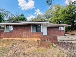 Building Photo - 807 Gillespie St