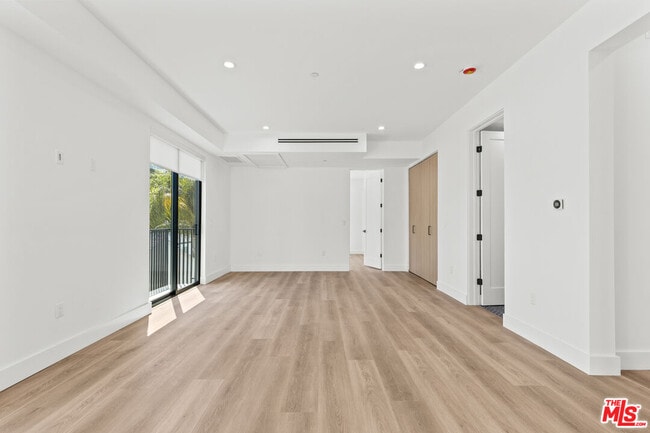 Foto del edificio - 5839 Kester Ave