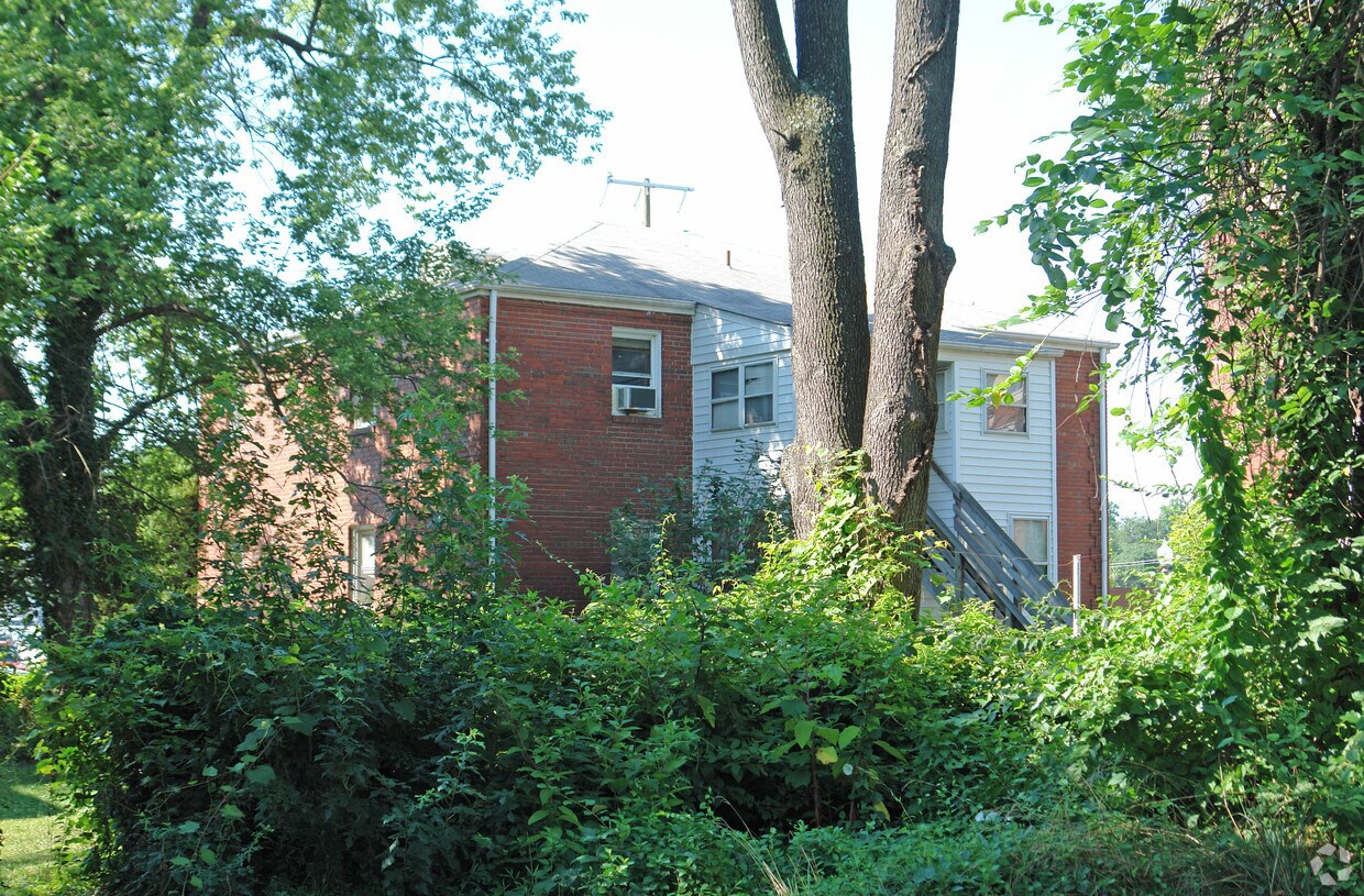 Building Photo - 310 S Maple Ave