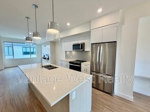 Building Photo - 1225-1225 Findlay Rd