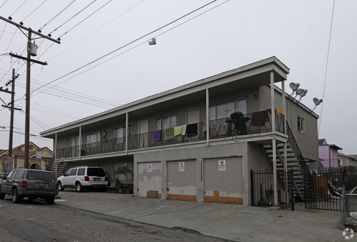 Building Photo - 1100 E 17th St