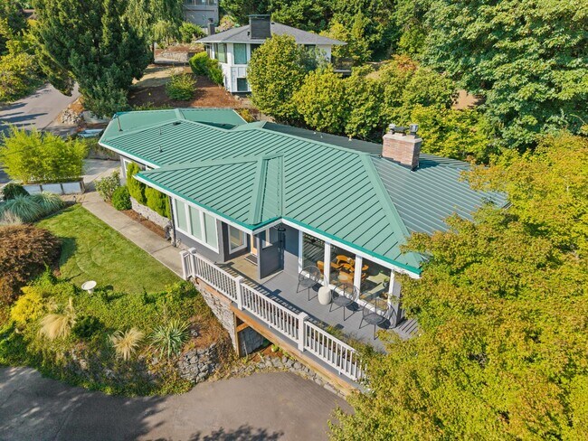 Foto del edificio - 2425 SW Hamilton St