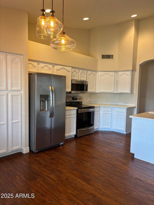 Foto del edificio - 5842 W Columbine Dr