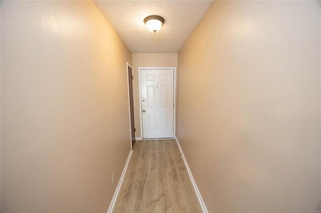 Foto del edificio - 510 Hollow Wood Rd