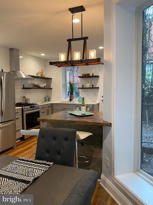 Building Photo - 629 S Yewdall St