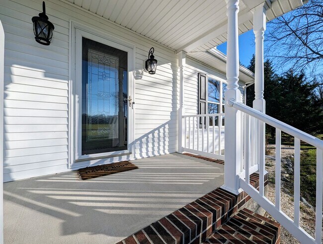 Building Photo - Charming 3-Bed, 2-Bath Home with Cozy Fire...