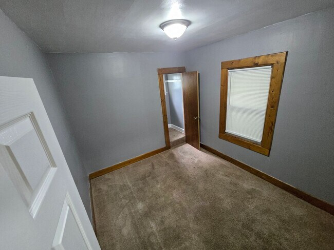 Building Photo - 3 Bedroom House