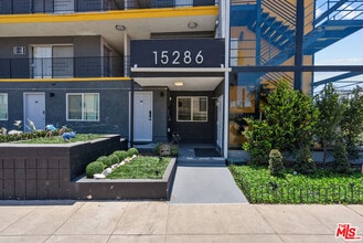 Building Photo - 15286 Sutton St