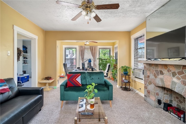 Building Photo - 2311 Sherbrook St