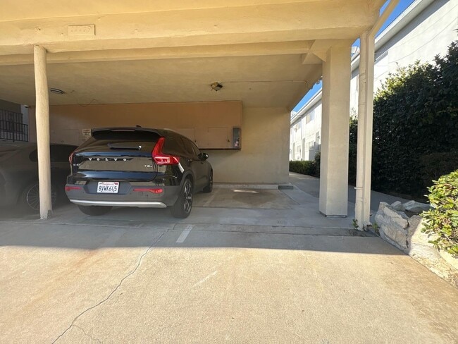 Foto del edificio - 11719 Mayfield Ave