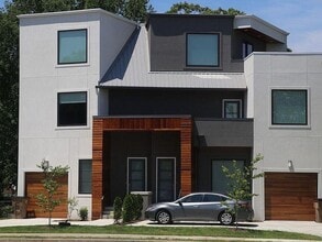 Building Photo - 929 13th Ave S