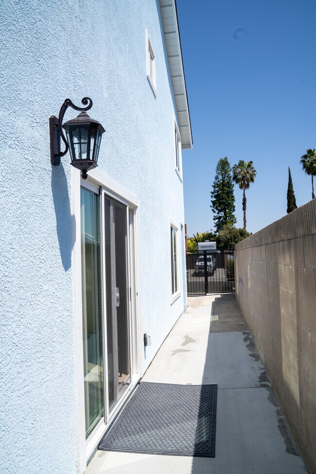 2219 Montgomery Cir Unit B, Placentia, CA 92870 Condo for Rent in