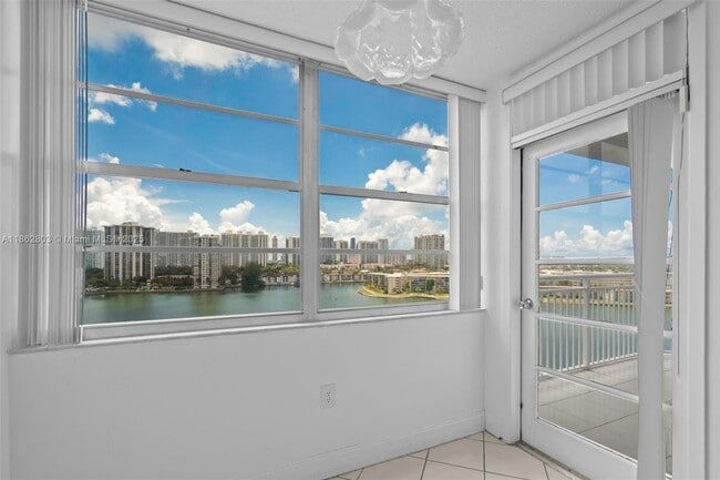 Building Photo - 18081 Biscayne Blvd