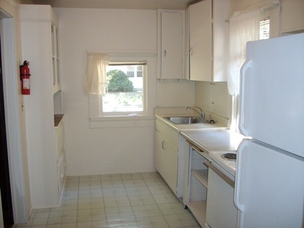 Foto del edificio - Hardwood Floors~ Large, Covered Front Porch