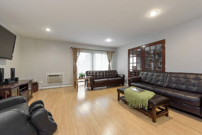 Foto del edificio - 250 Ridge Ave