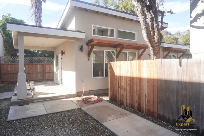 Foto del edificio - 125 B St