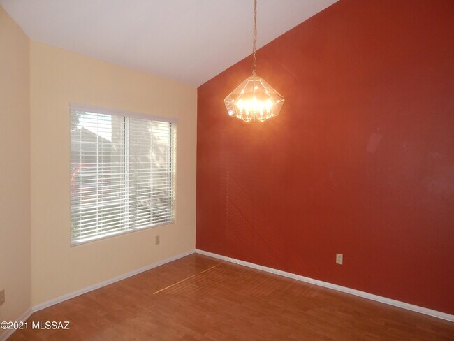 Building Photo - 760 W Annandale Way